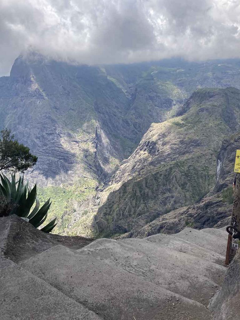 Treppen hinunter nach Roche Plate