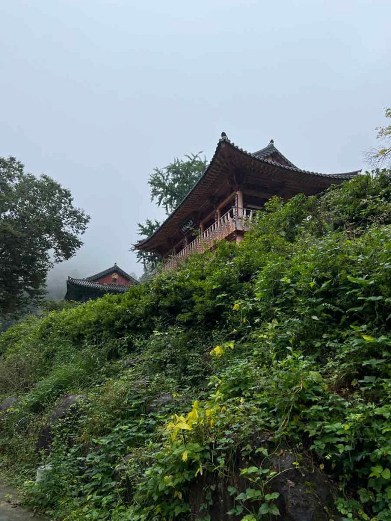 Daweonsa Tempel, der Endpunkt der Jirisan Traverse - eine der schönsten Wanderungen Südkoreas