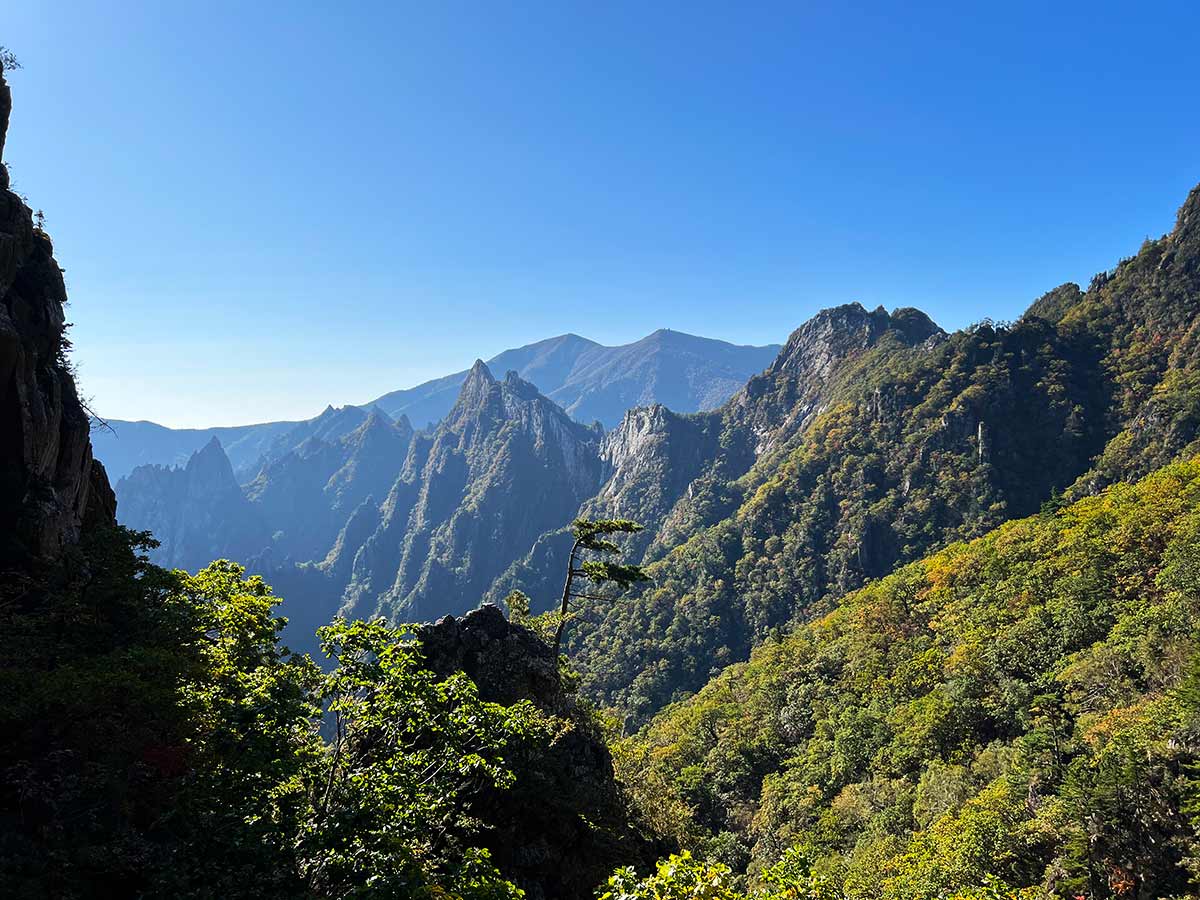 Aussicht auf die Berge im Seoraksan Nationalpark