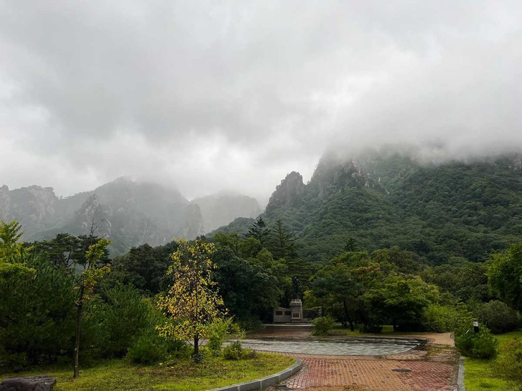 Seroaksan Nationalpark im Nebel