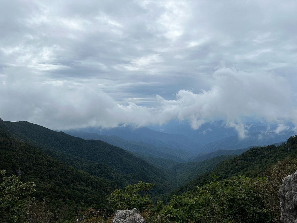 Aussicht auf Tal im Jirisan Nationalpark - eine der schönsten Wanderungen in Südkorea