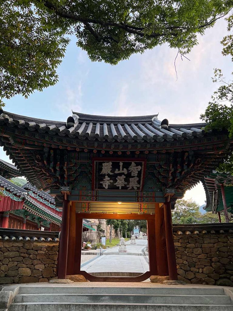 Eingang Hwaeomsa Tempel - einer der schönsten Tempel Südkoreas