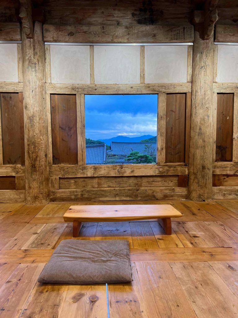 Meditationsplatz im Hwaeomsa Tempel - dem Startpunkt der Jirisan Traverse